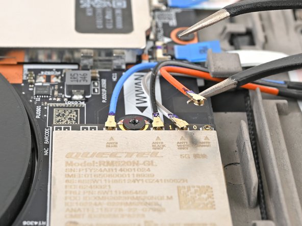 Lenovo ThinkPad T16 Gen 3 Motherboard Replacement, Disconnect the antenna cables: stap 0, afbeelding 3 van 3