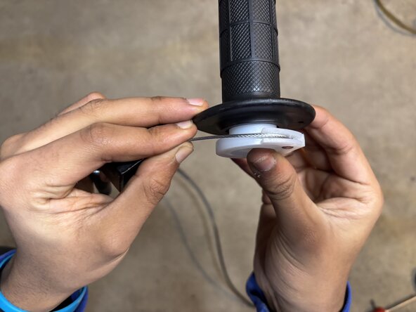 Coleman CT200U-AB Mini Bike Throttle Assembly Replacement, Seat Cable in Throttle Housing: crwdns2935265:08crwdnd2935265:02crwdnd2935265:03crwdne2935265:0