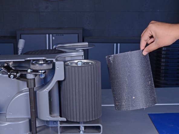 Clarke Floor Sander 07012A 2012 Drum Expander Replacement, Remove the sandpaper from the drum: crwdns2935265:05crwdnd2935265:03crwdnd2935265:03crwdne2935265:0