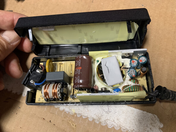 Power Brick Cord Repair, Remove the Circuit Board: crwdns2935265:03crwdnd2935265:02crwdnd2935265:03crwdne2935265:0