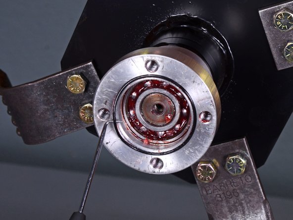 Barreto Tillers E1320HTRLR 2016 Outboard Internal Bearings Replacement, Remove the O-ring: crwdns2935265:016crwdnd2935265:02crwdnd2935265:03crwdne2935265:0