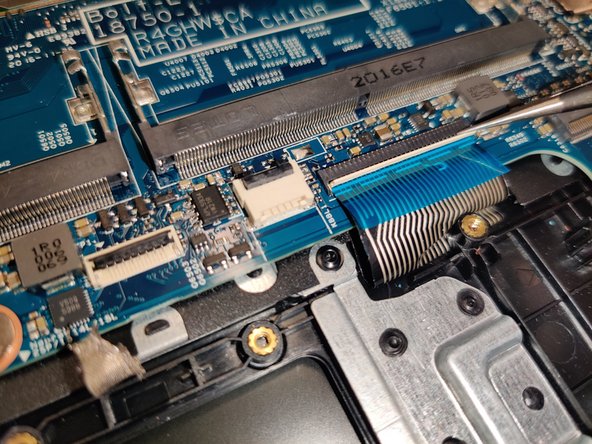 Dell latitude 3500 Teardown, Remove Motherboard: crwdns2935265:013crwdnd2935265:03crwdnd2935265:03crwdne2935265:0