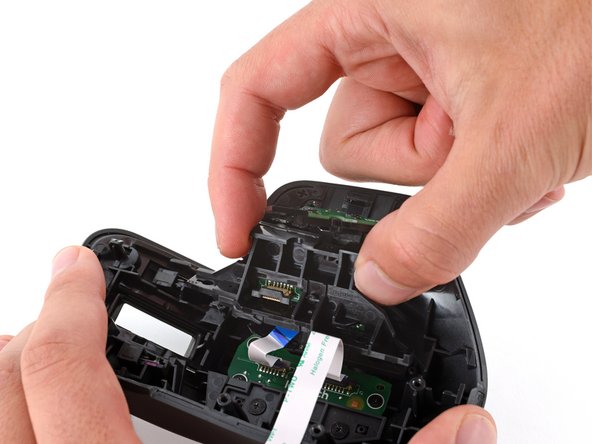 Logitech MX Master 3S Top Shell Replacement, Remove the horizontal scroll wheel assembly: шаг 16, изображение 2 из 3