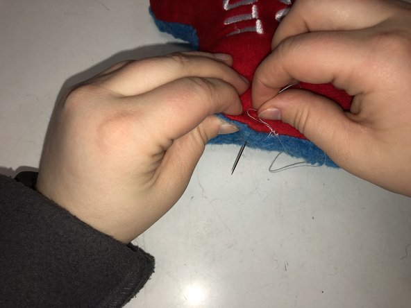 How to Repair a Ripped Dog Toy: 7 단계, 이미지 3개 중 2개
