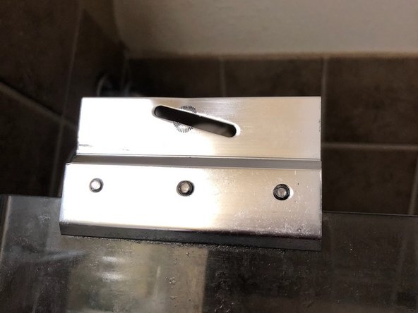 Shower Door Wheels Replacement: passo 4, immagine 2 di 3