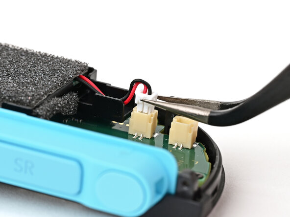 Joy-Con 2 (Left) Battery Replacement, Connect the battery: crwdns2935265:019crwdnd2935265:02crwdnd2935265:03crwdne2935265:0