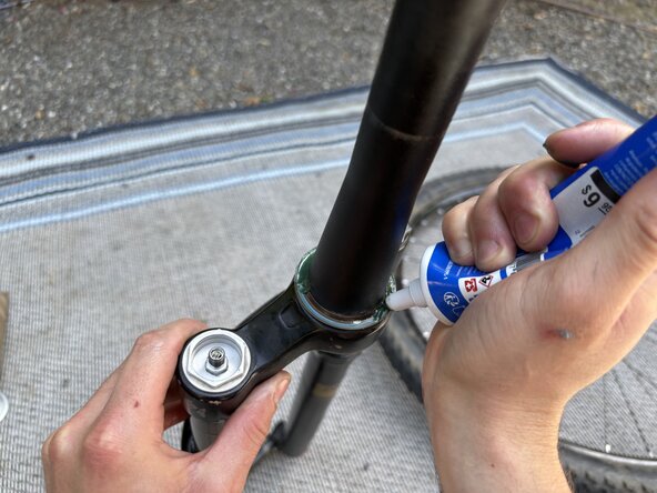 Fox32 Mountain Bike Front Air Suspension Fork Seal and Oil Replacement: étape 54, image 3 de 3