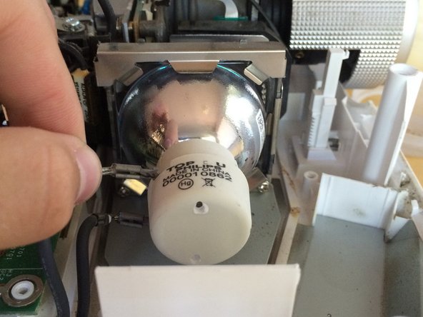 Replacing BenQ MP512ST Projector Central Fan: crwdns2935265:011crwdnd2935265:02crwdnd2935265:02crwdne2935265:0