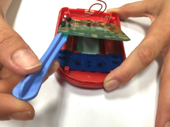 Connect Four Electronic Handheld Buttons Replacement, Detaching the Circuit Board: crwdns2935265:04crwdnd2935265:03crwdnd2935265:03crwdne2935265:0