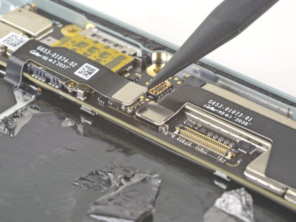 Google Pixel 5 Motherboard Replacement, Disconnect the press connectors: crwdns2935265:034crwdnd2935265:02crwdnd2935265:03crwdne2935265:0