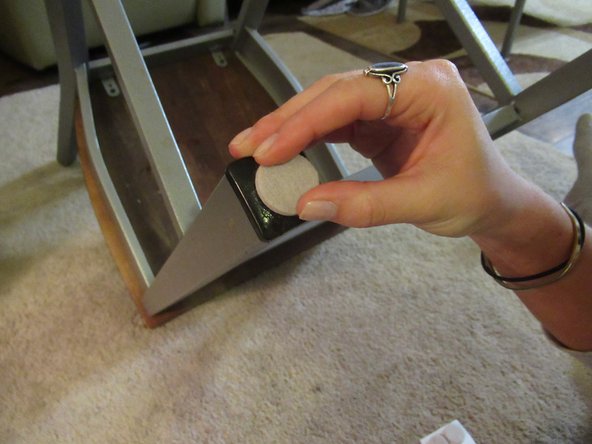 How to Replace a Felt Chair Footing: crwdns2935265:04crwdnd2935265:02crwdnd2935265:02crwdne2935265:0