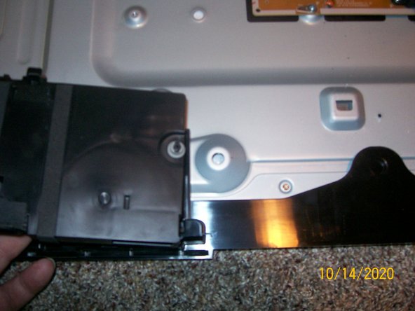 LG 55UH6150 backlight LED replacement, Replace the speakers: crwdns2935265:018crwdnd2935265:02crwdnd2935265:03crwdne2935265:0