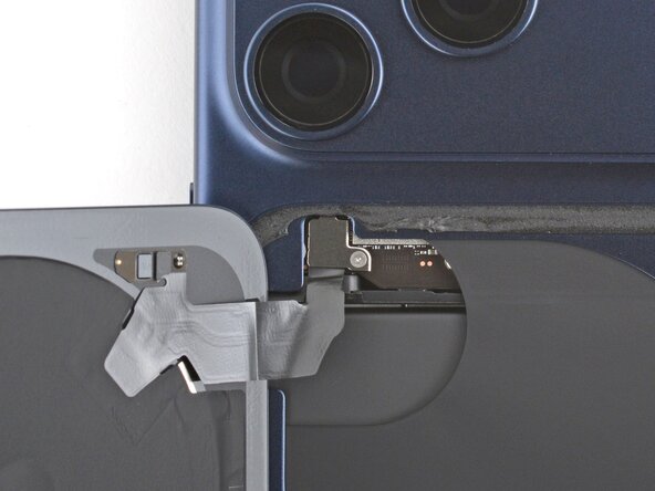 iPhone 17 Pro Back Glass Replacement, Remove the cover screw: crwdns2935265:09crwdnd2935265:02crwdnd2935265:02crwdne2935265:0