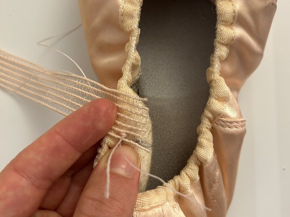 How to Sew New Elastics on Pointe Shoes: crwdns2935265:04crwdnd2935265:02crwdnd2935265:03crwdne2935265:0