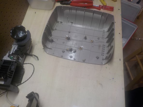 3M SCP176 DLP Projector Teardown, Emptying the bottom case: crwdns2935265:013crwdnd2935265:03crwdnd2935265:03crwdne2935265:0