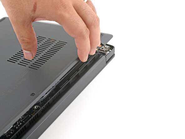 Lenovo ThinkPad T14 Gen 7 Battery Replacement, Remove the base cover: passo 3, immagine 3 di 3