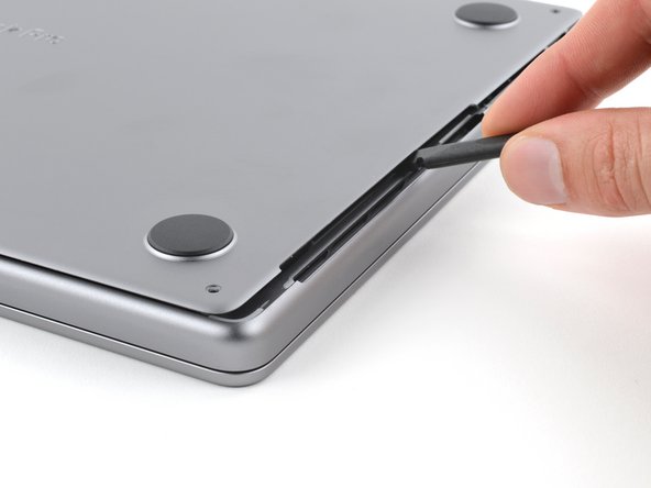 MacBook Pro 14" Late 2023 (M3) USB-C Ports Replacement, Release the right clips: crwdns2935265:05crwdnd2935265:03crwdnd2935265:03crwdne2935265:0