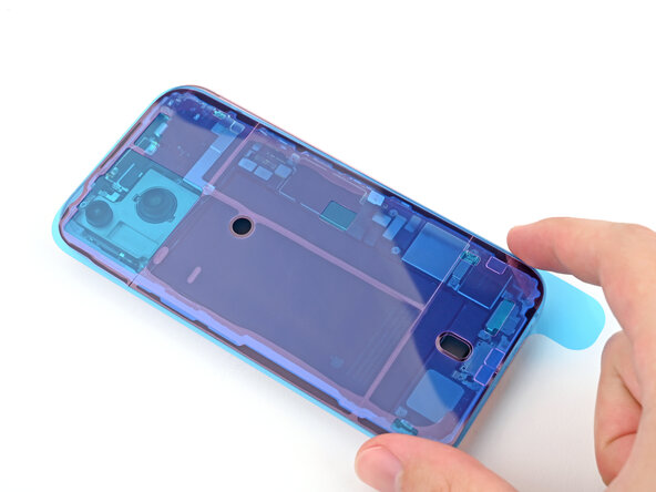 iPhone 15 Battery Replacement, Orient the adhesive: stap 41, afbeelding 2 van 3