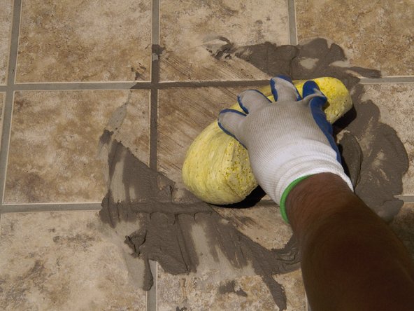 How to Replace Cracked Tile: passo 6, immagine 2 di 2