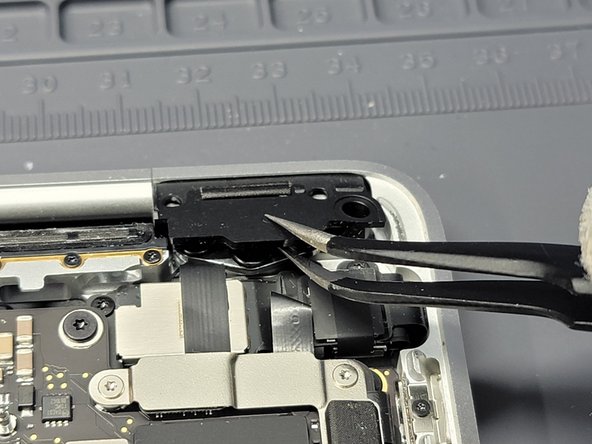 MacBook Pro 13" Two Thunderbolt Ports 2020 Touchbar Removal, Removing Right Hinge Cover: crwdns2935265:012crwdnd2935265:03crwdnd2935265:03crwdne2935265:0