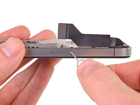 Замена прокладки кнопки Home iPhone 4S, SIM-карта: crwdns2935265:016crwdnd2935265:01crwdnd2935265:02crwdne2935265:0