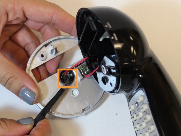 Polyconcept 900-MHz Retro Cordless Telephone Device Microphone Replacement, Uncovering Wire Connections: crwdns2935265:06crwdnd2935265:03crwdnd2935265:03crwdne2935265:0