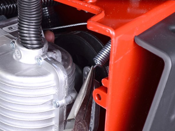 Toro Walk Behind Mowers 21199HD 2018 Traction Cable Replacement, Unhook the traction cable spring: crwdns2935265:08crwdnd2935265:02crwdnd2935265:03crwdne2935265:0