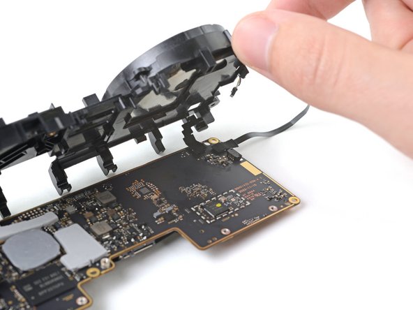 HTC Vive XR Elite Motherboard Replacement, Reposition the motherboard frame: crwdns2935265:0108crwdnd2935265:02crwdnd2935265:03crwdne2935265:0