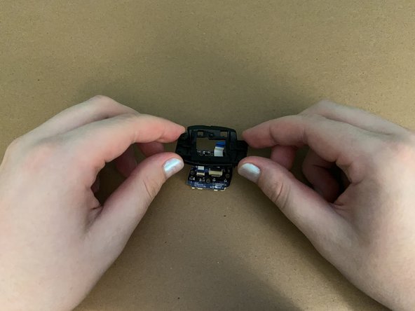 Razer Naga Epic Numpad Disassembly, Remove retaining bracket from PCB bundle: crwdns2935265:05crwdnd2935265:02crwdnd2935265:03crwdne2935265:0