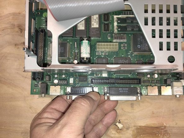 Macintosh Classic II Logic Board Removal: crwdns2935265:08crwdnd2935265:02crwdnd2935265:03crwdne2935265:0