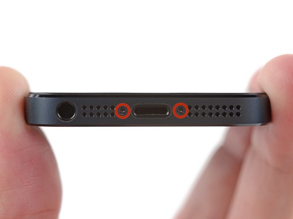 Remplacement des vis pentalobes sur iPhone 5: étape 4, image 2 de 2