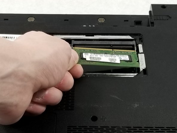 Toshiba Satellite C675-S7106 RAM Replacement: crwdns2935265:04crwdnd2935265:02crwdnd2935265:02crwdne2935265:0