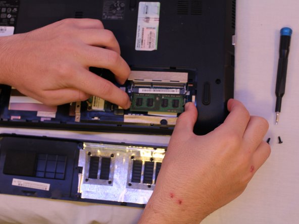 Acer Aspire 5741-5698 RAM Replacement: crwdns2935265:03crwdnd2935265:02crwdnd2935265:03crwdne2935265:0