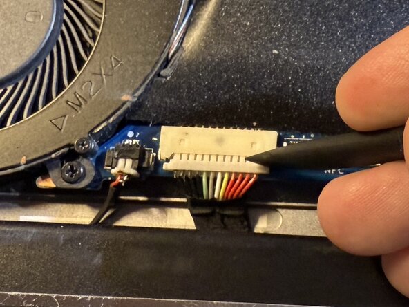 HP ZBook STUDIO X360 G5 Battery Replacement, Disconnect Battery Connector: crwdns2935265:03crwdnd2935265:02crwdnd2935265:03crwdne2935265:0