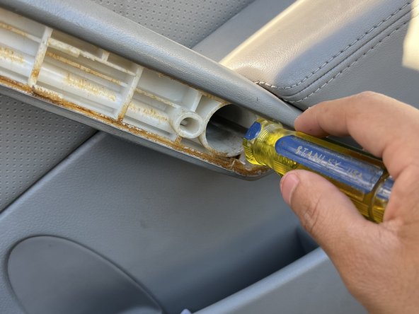 2006 Infiniti G35 Coupe Passenger Side Door Checker Replacement: crwdns2935265:03crwdnd2935265:02crwdnd2935265:02crwdne2935265:0