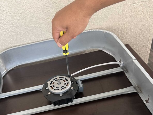 Lasko B20200 Rotor Replacement: 手順 3、 2の画像 2