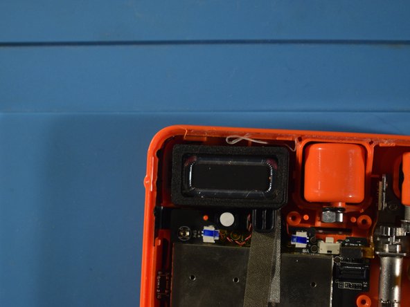 Rabbit R1 Teardown, Removing the speaker: crwdns2935265:08crwdnd2935265:02crwdnd2935265:02crwdne2935265:0