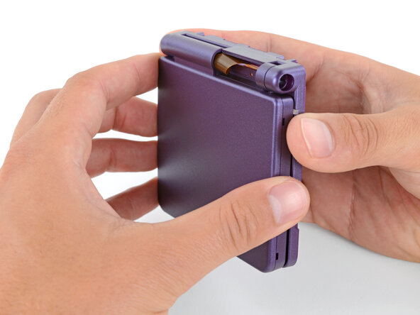 How to Reshell Your Game Boy Advance SP, Fit the shells together: crwdns2935265:043crwdnd2935265:03crwdnd2935265:03crwdne2935265:0