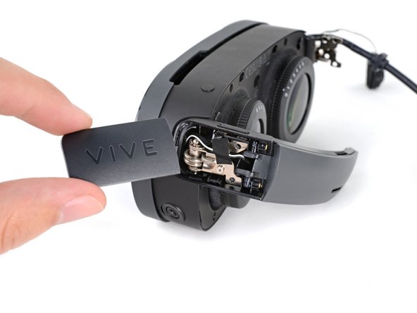 HTC Vive XR Elite Motion Sensor Replacement, Remove the outer hinge cover: crwdns2935265:020crwdnd2935265:03crwdnd2935265:03crwdne2935265:0