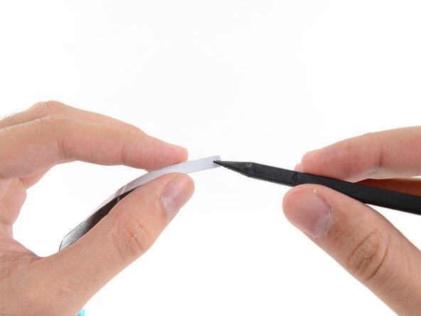 iMac Intel 21.5" EMC 2805 Adhesive Strips Replacement, Apply the first adhesive strip: crwdns2935265:06crwdnd2935265:02crwdnd2935265:02crwdne2935265:0