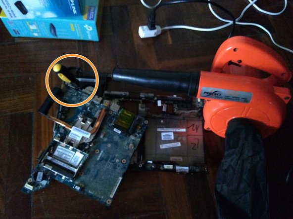 Desmontaje de laptop HP Pavilion dv4-2040us: crwdns2935265:020crwdnd2935265:02crwdnd2935265:03crwdne2935265:0