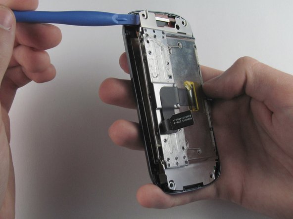 Disassembling Motorola Cliq LCD Shield Plate: crwdns2935265:019crwdnd2935265:02crwdnd2935265:02crwdne2935265:0