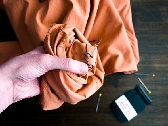 Whip Stitch on a Patch, Start a new length of thread: crwdns2935265:08crwdnd2935265:02crwdnd2935265:03crwdne2935265:0