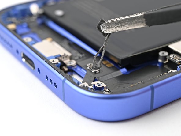 iPhone 16 Microphone Replacement, Remove the old adhesive: crwdns2935265:032crwdnd2935265:02crwdnd2935265:02crwdne2935265:0