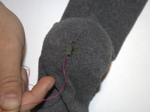 How to Fix a Small Hole in a Sock: crwdns2935265:06crwdnd2935265:03crwdnd2935265:03crwdne2935265:0