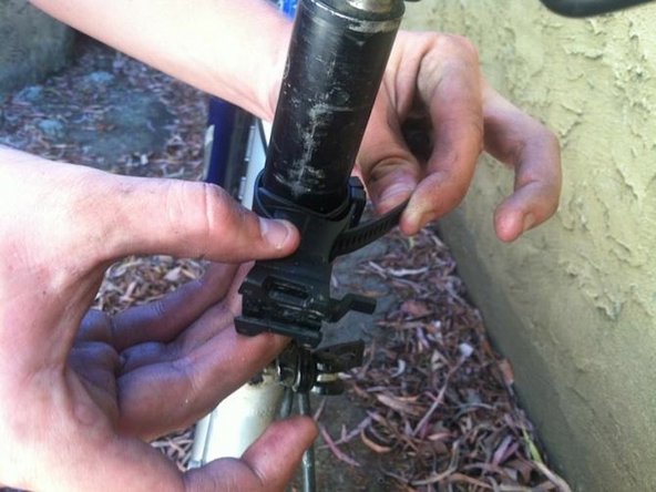 Trek 820 Tail Light Mounting Bracket Replacement: crwdns2935265:03crwdnd2935265:02crwdnd2935265:02crwdne2935265:0