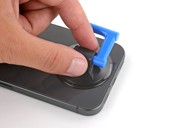 Google Pixel 10 Pro 5G mmWave Antenna Replacement, Apply a suction handle: crwdns2935265:04crwdnd2935265:01crwdnd2935265:02crwdne2935265:0