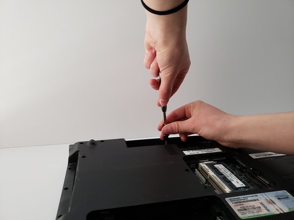 Sony Vaio VPCF115FM Back Panel Assembly Replacement: crwdns2935265:09crwdnd2935265:02crwdnd2935265:03crwdne2935265:0