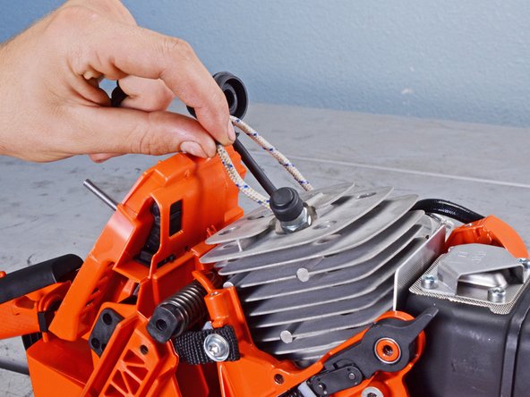 Echo Chain Saw CS590 2019 Oil System Replacement, Insert a rope: crwdns2935265:025crwdnd2935265:02crwdnd2935265:03crwdne2935265:0