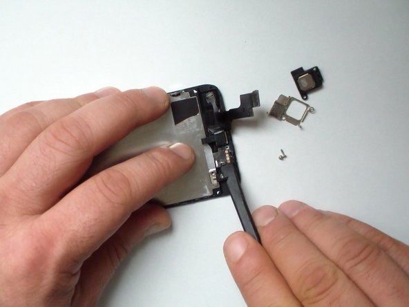 iPhone 5s Display Assembly - Video Tutorial Replacement, Front camera and proximity flex cable.: Schritt 10, Bild 1 von 3